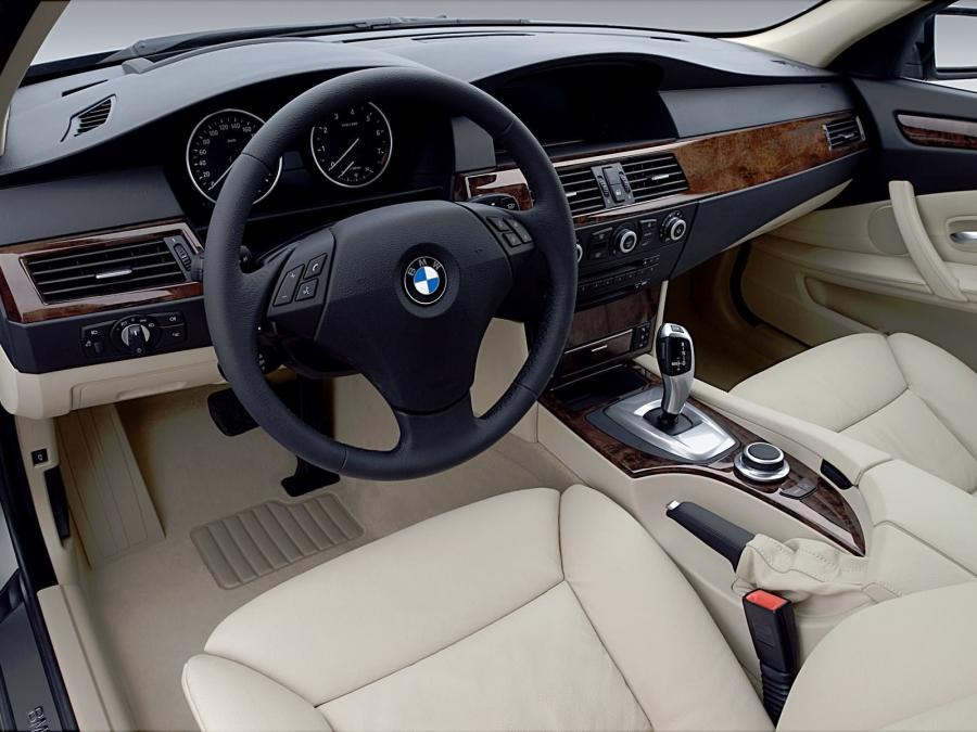  BMW 530i 2007 года  (фото 4 из 30)
